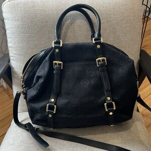 Pre-owned like new Michael Kors crossbody/tote bag.